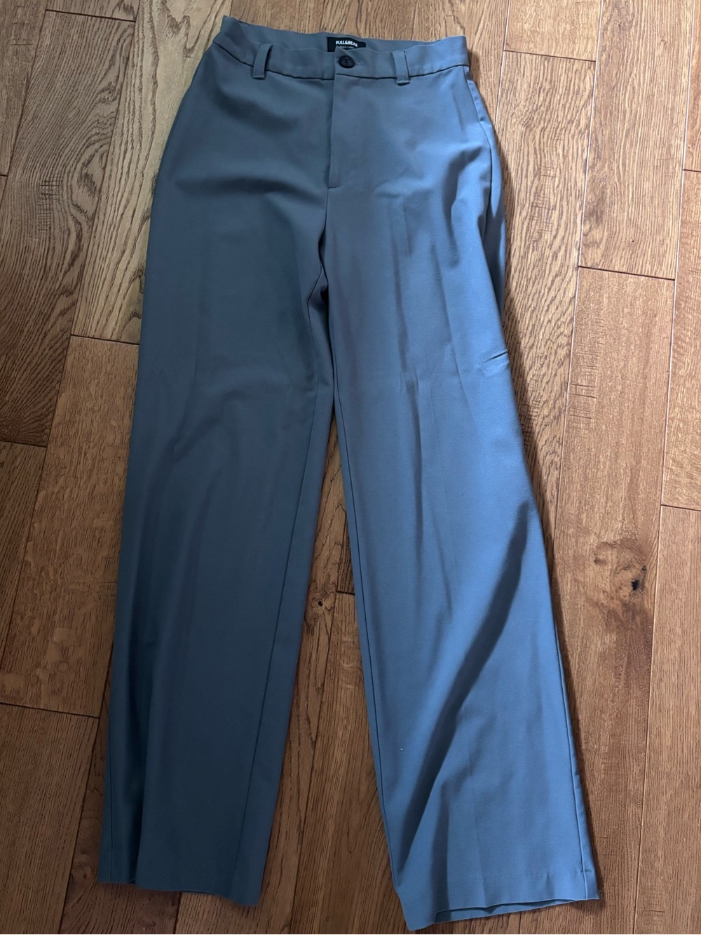 Pull&Bear women’s size 6 bluish greyish trousers. 29 “ inseam, 42” top to bottom